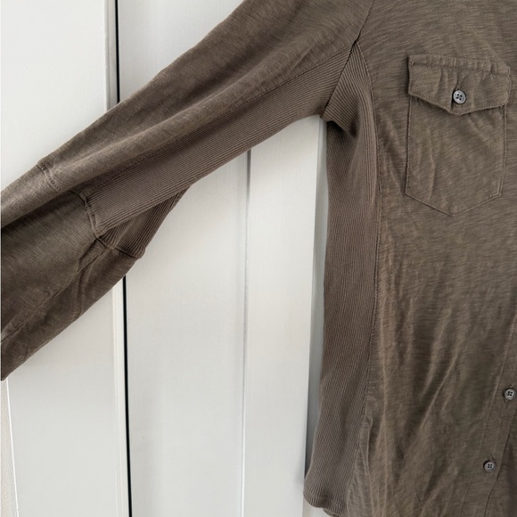 James Perse Brown Supima Cotton Button Down Ribbed Side Panel SZ 4 (XL) Shirt - Picture 4 of 5